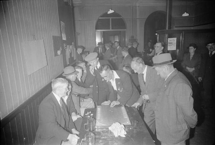 A_Picture_of_a_Southern_Town-_Life_in_Wartime_Reading,_Berkshire,_England,_UK,_1945_D25321